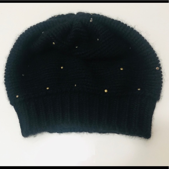 Accessories - NWOT Black cashmere beanie hat with gold sparkles